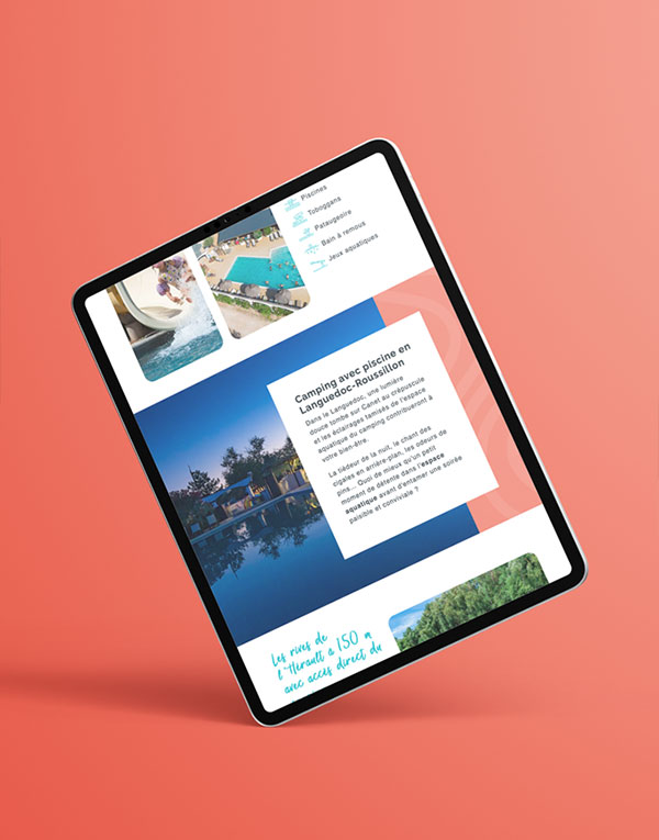 Tablette affichant un site internet optimise pour le referencement naturel