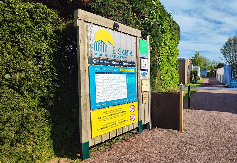 Totem informatif pour camping avec tarifs a Nantes
