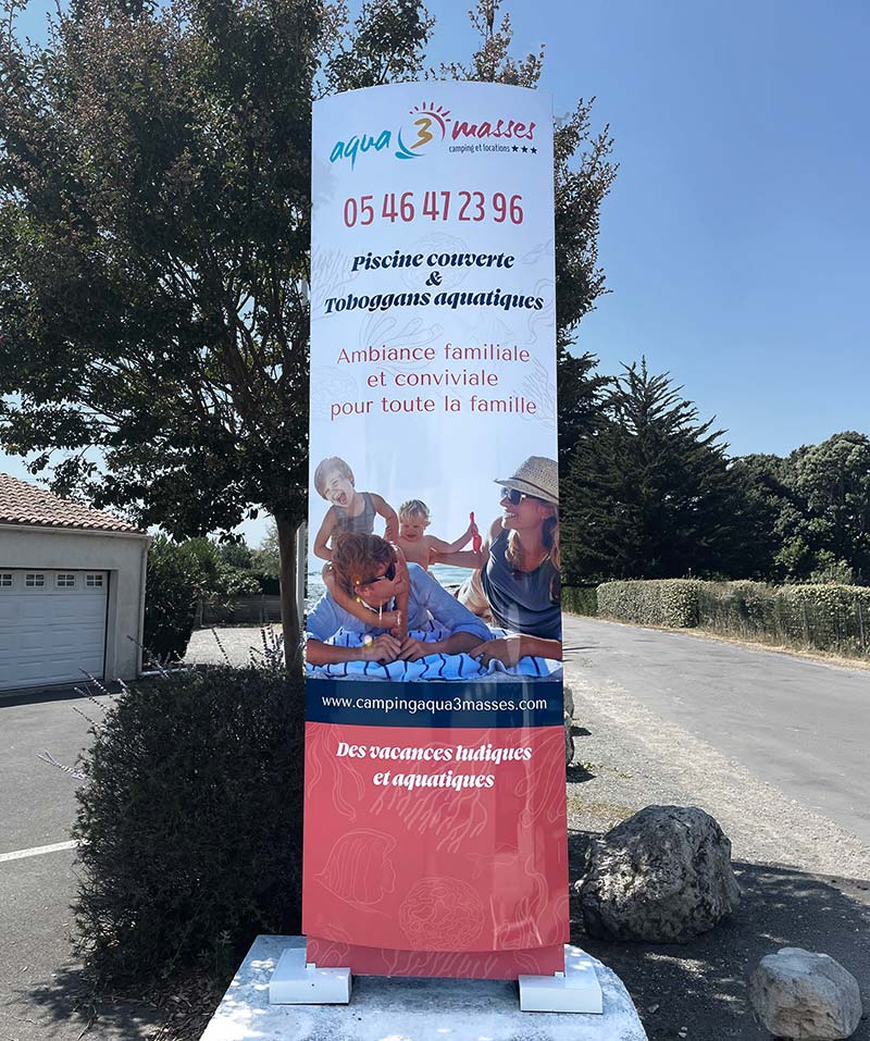 Totem signalétique pour agence de communication a Nantes