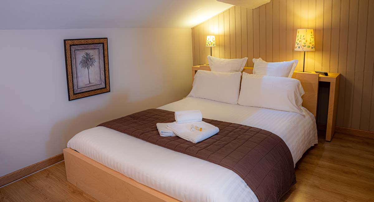 Chambre d'hôtel de l'établissement Les Acacias, proche de Nantes