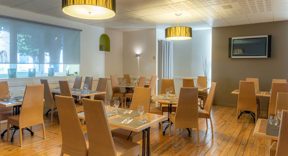 Salle de restaurant de l'établissement Les Acacias en Aquitaine