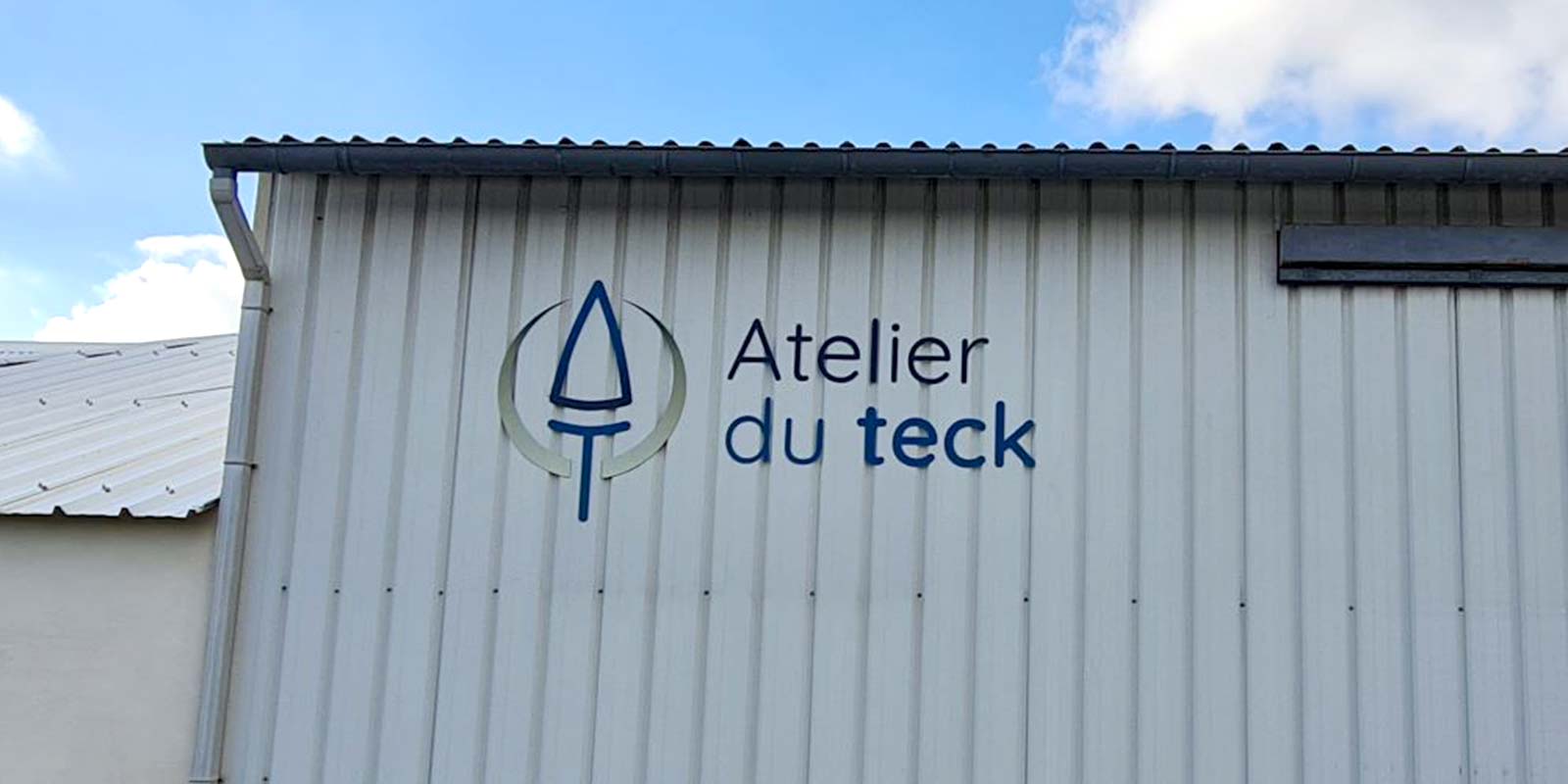 Enseigne logo sur dibond pour l'Atelier du Teck à Surgères