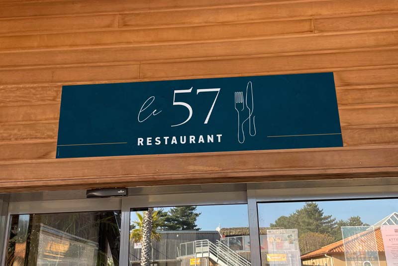 Enseigne extérieure de restaurant en Loire-Atlantique