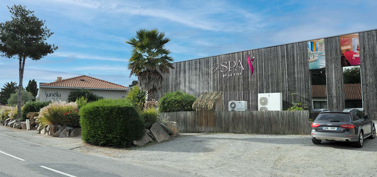 Enseigne extérieure et logo sur la façade d'un spa en Loire-Atlantique
