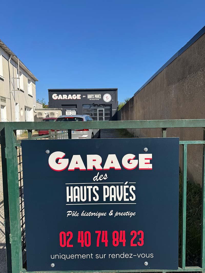 Panneau Dibond enseigne Garage des Hauts Pavés à Nantes