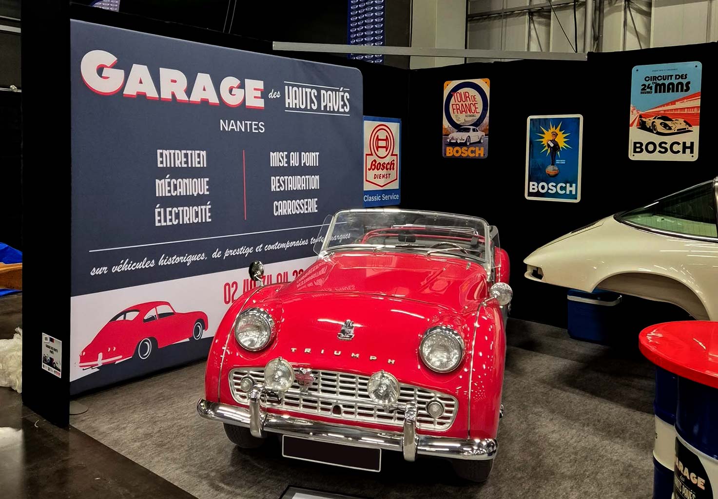 Stand photocall salon Historic Auto Garage des Hauts Pavés
