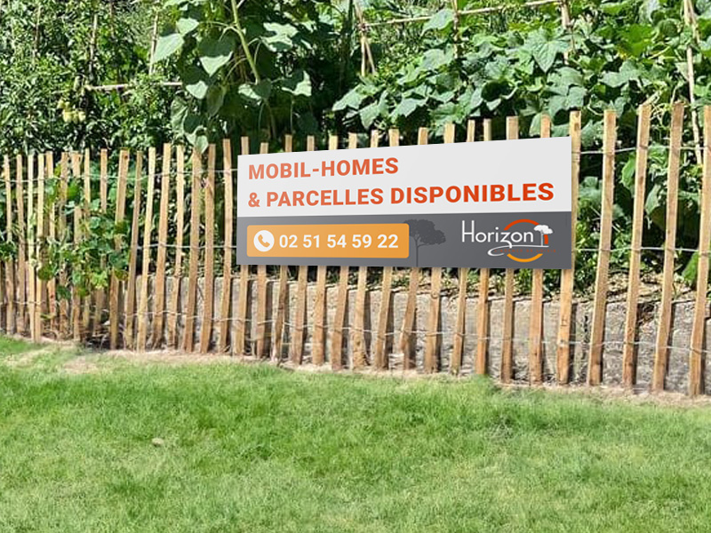 Panneau en Dibond installé dans un camping partenaire d'Horizon Loisir