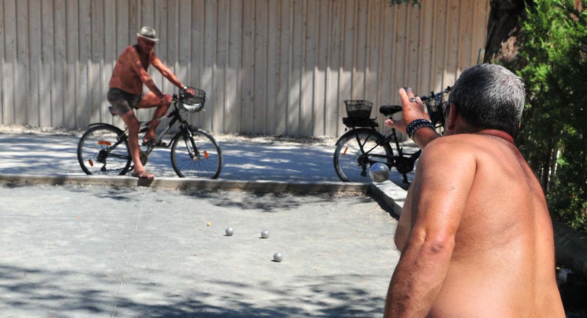 Aire de pétanque et loisirs au camping Tastesoule