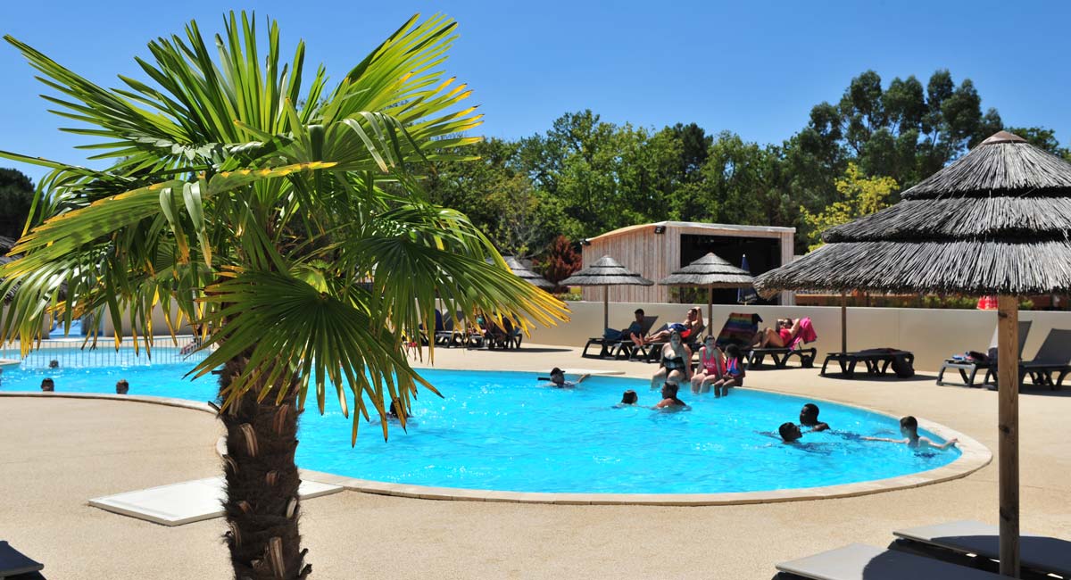 Piscine du camping Tastesoule à Vensac en Gironde